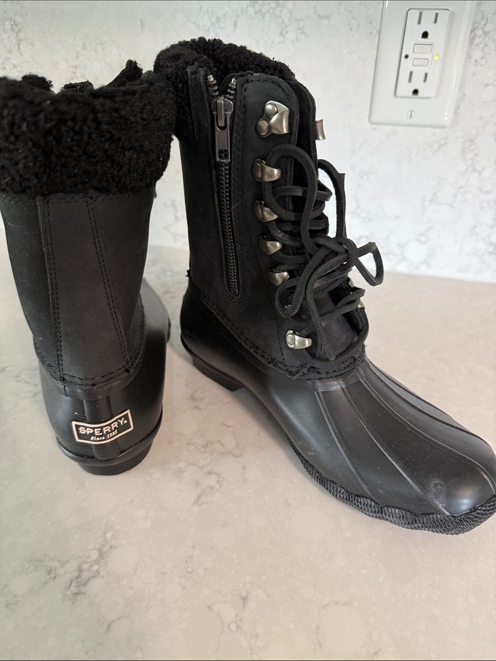 Sperry Black Quilted Lace-Up Winter Duck Boots with Faux Fur Collar- never worn.